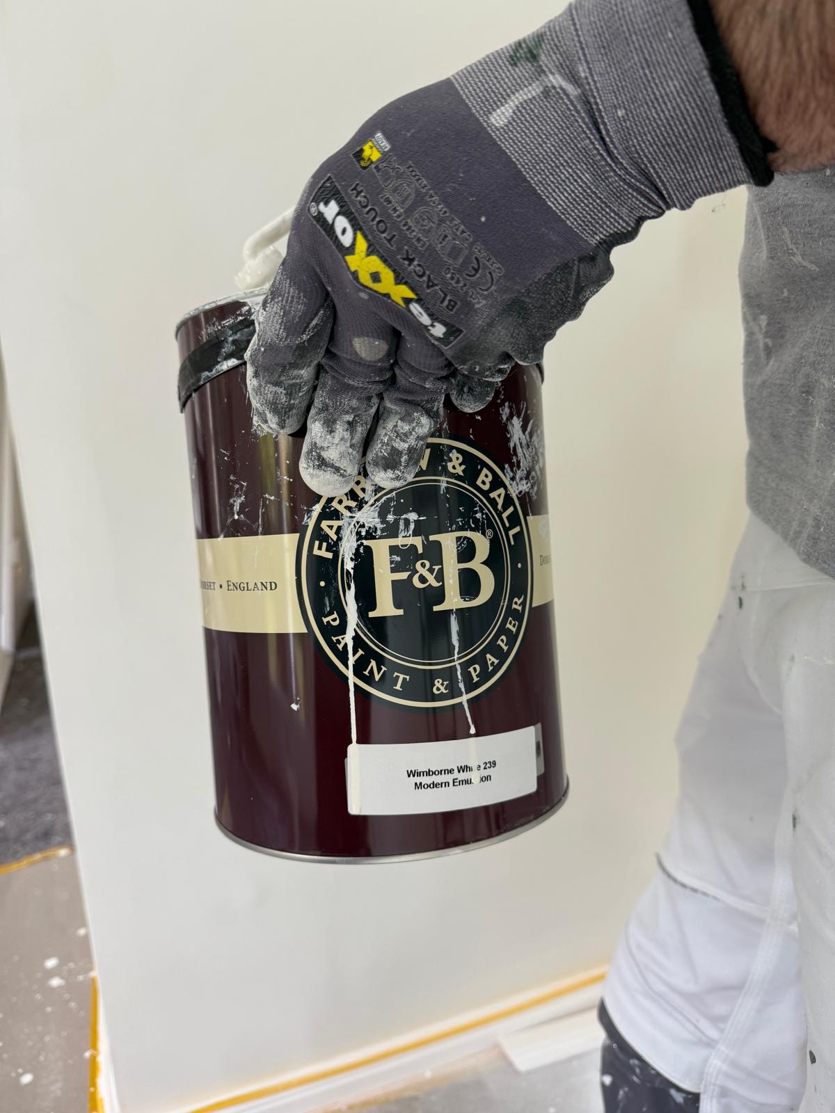Maler von ELMA bei der Arbeit